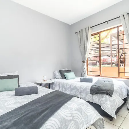 Exquisite 2 Bedroom Garden Townhouse In The Heart Of Fourways,Sandton Exterior photo