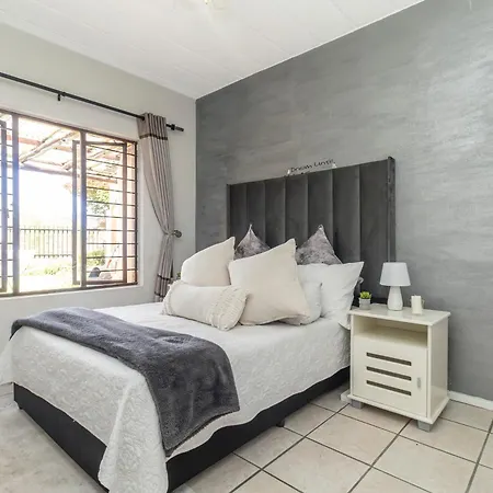 Exquisite 2 Bedroom Garden Townhouse In The Heart Of Fourways,Sandton Exterior photo