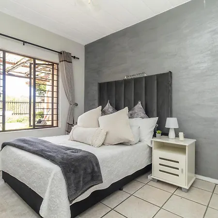 Exquisite 2 Bedroom Garden Townhouse In The Heart Of Fourways,Sandton Exterior photo