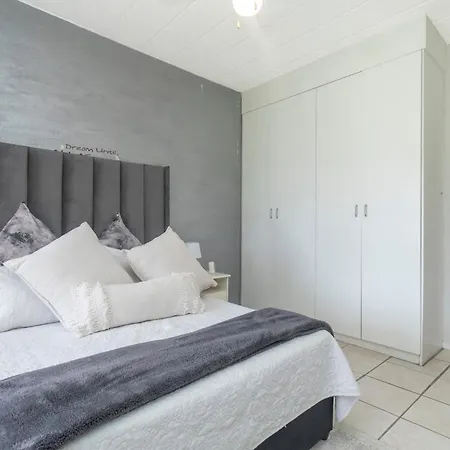 Exquisite 2 Bedroom Garden Townhouse In The Heart Of Fourways,Sandton Exterior photo