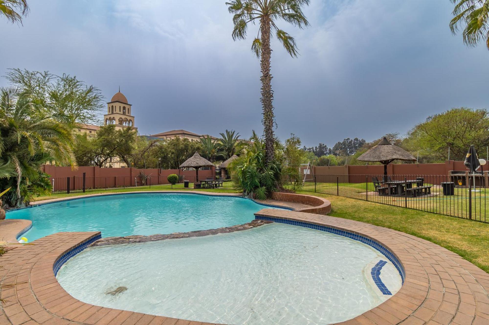 Apartment Exquisite 2 Bedroom Garden Townhouse In The Heart Of Fourways,sandton Sandton