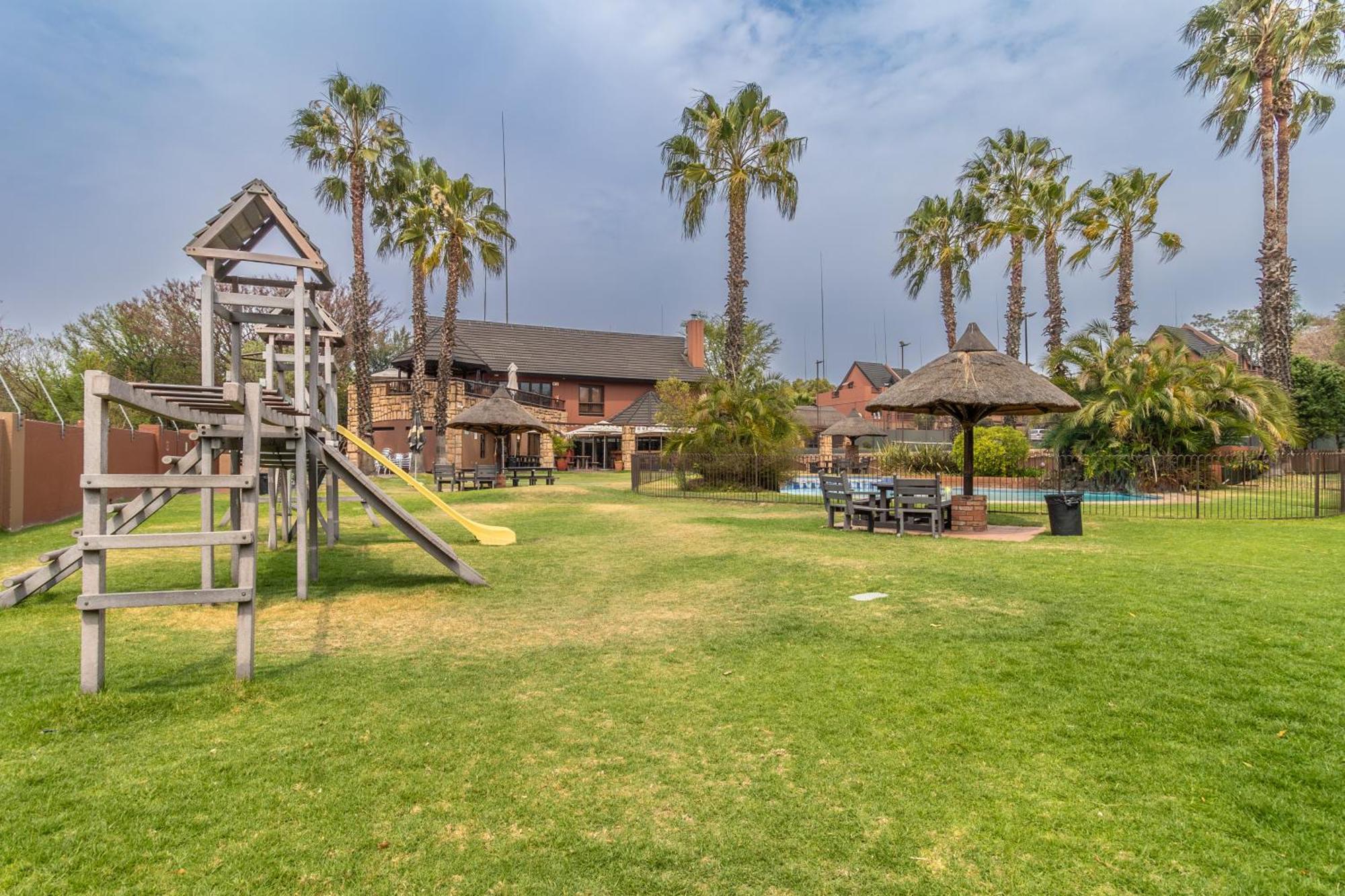 Exquisite 2 Bedroom Garden Townhouse In The Heart Of Fourways,sandton * Sandton