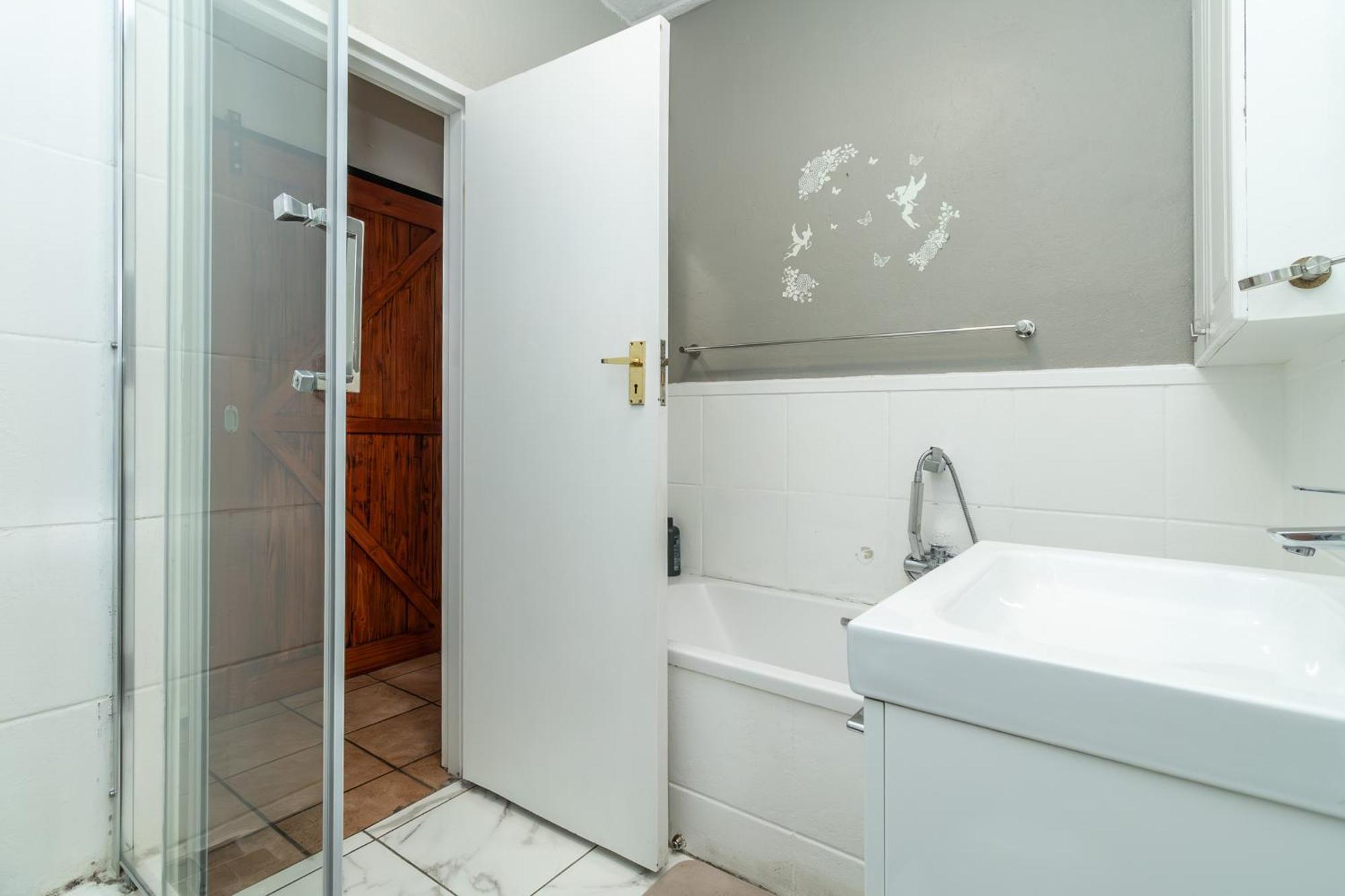 Exquisite 2 Bedroom Garden Townhouse In The Heart Of Fourways,sandton Apartment Sandton