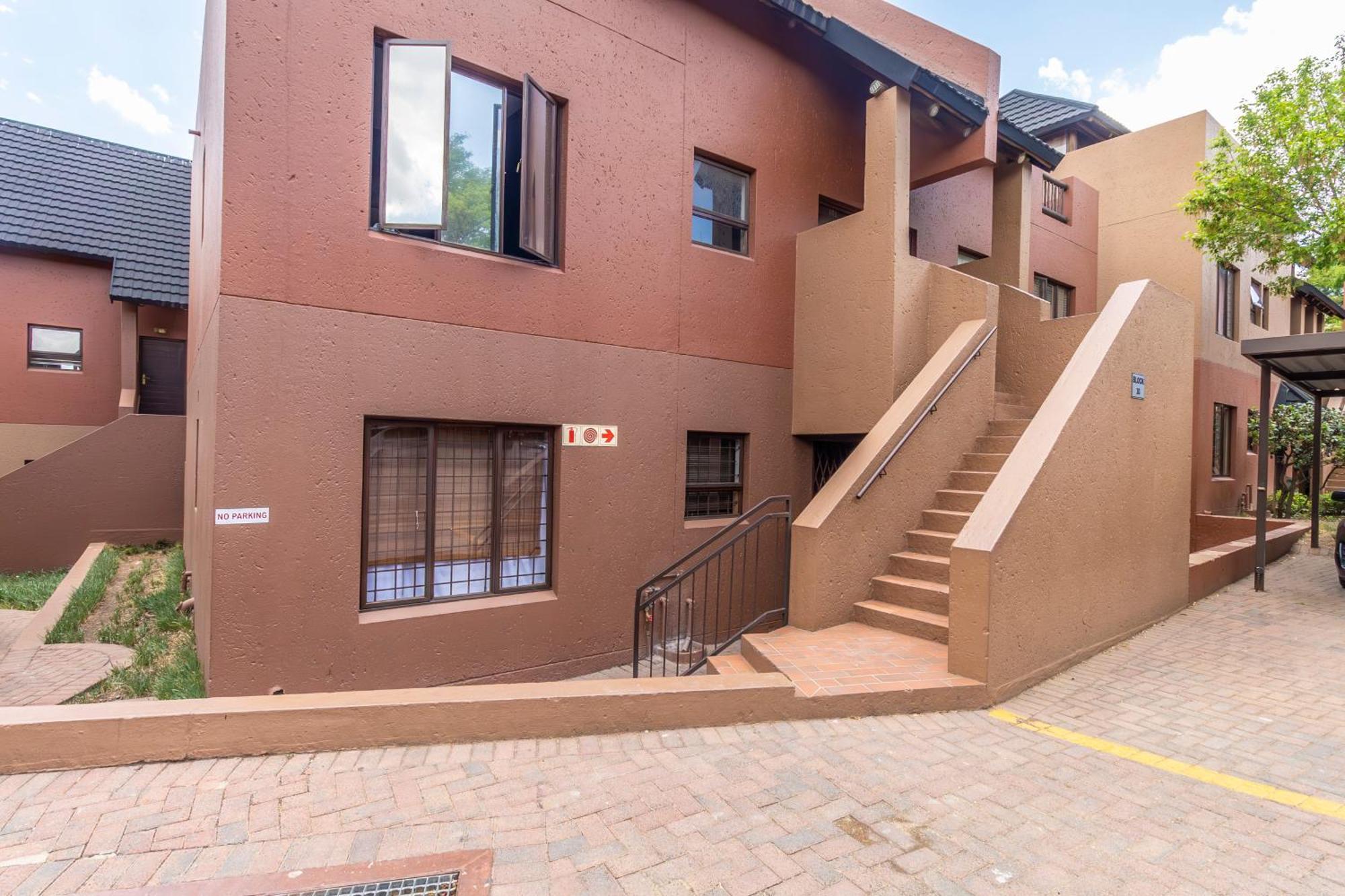 Apartment Exquisite 2 Bedroom Garden Townhouse In The Heart Of Fourways,sandton