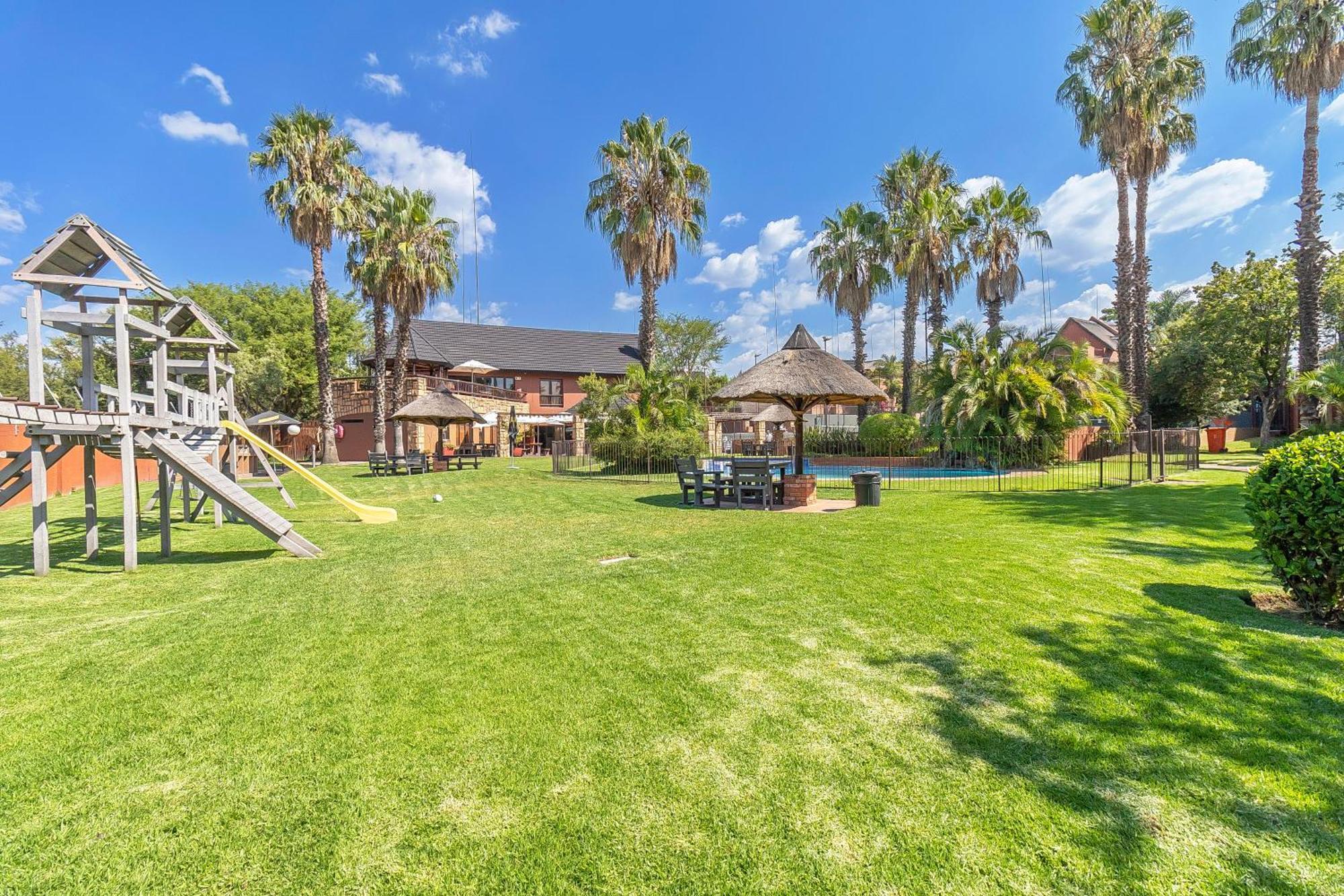 Exquisite 2 Bedroom Garden Townhouse In The Heart Of Fourways,sandton Apartment Sandton
