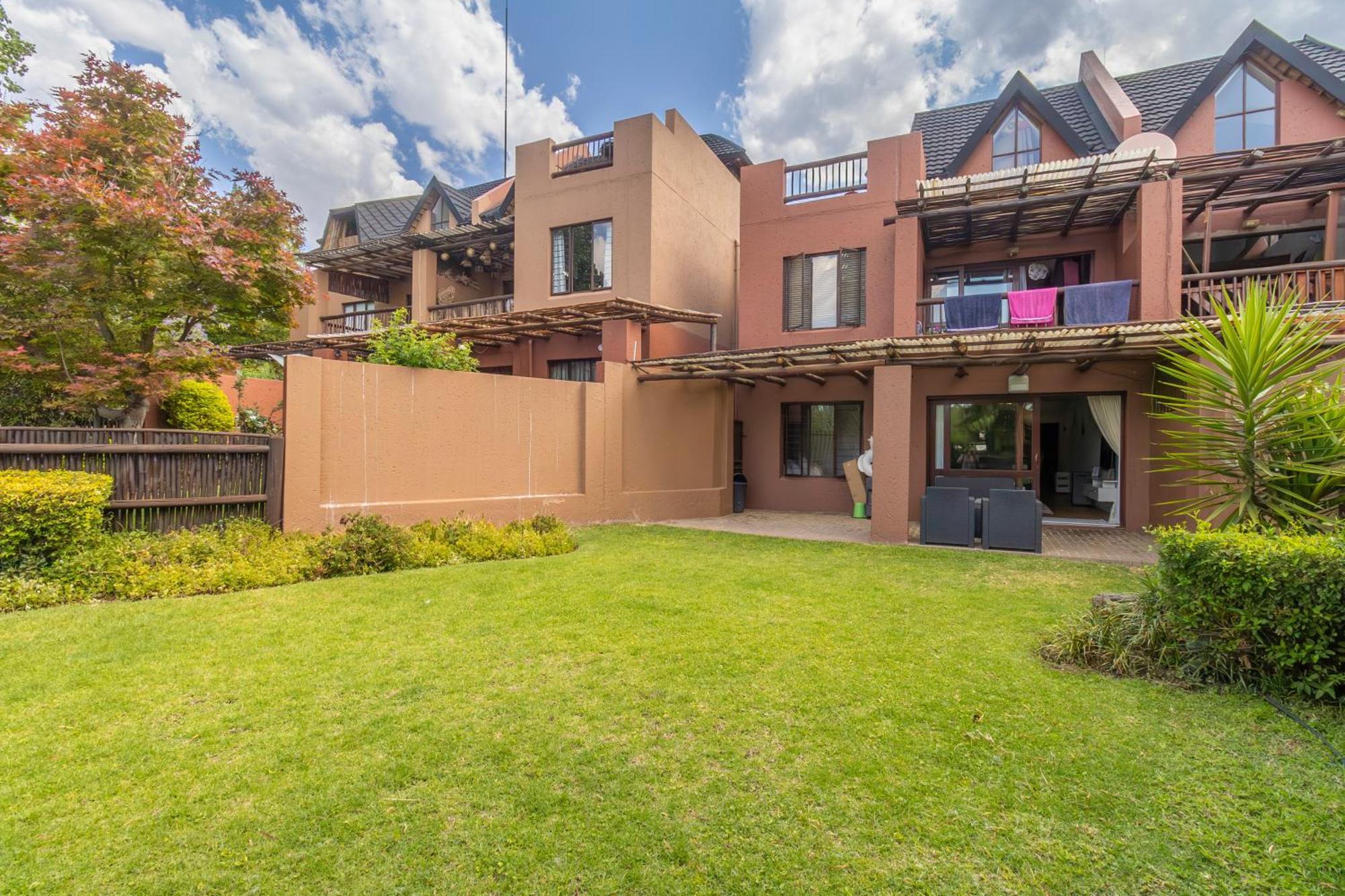 Exquisite 2 Bedroom Garden Townhouse In The Heart Of Fourways,sandton * Sandton