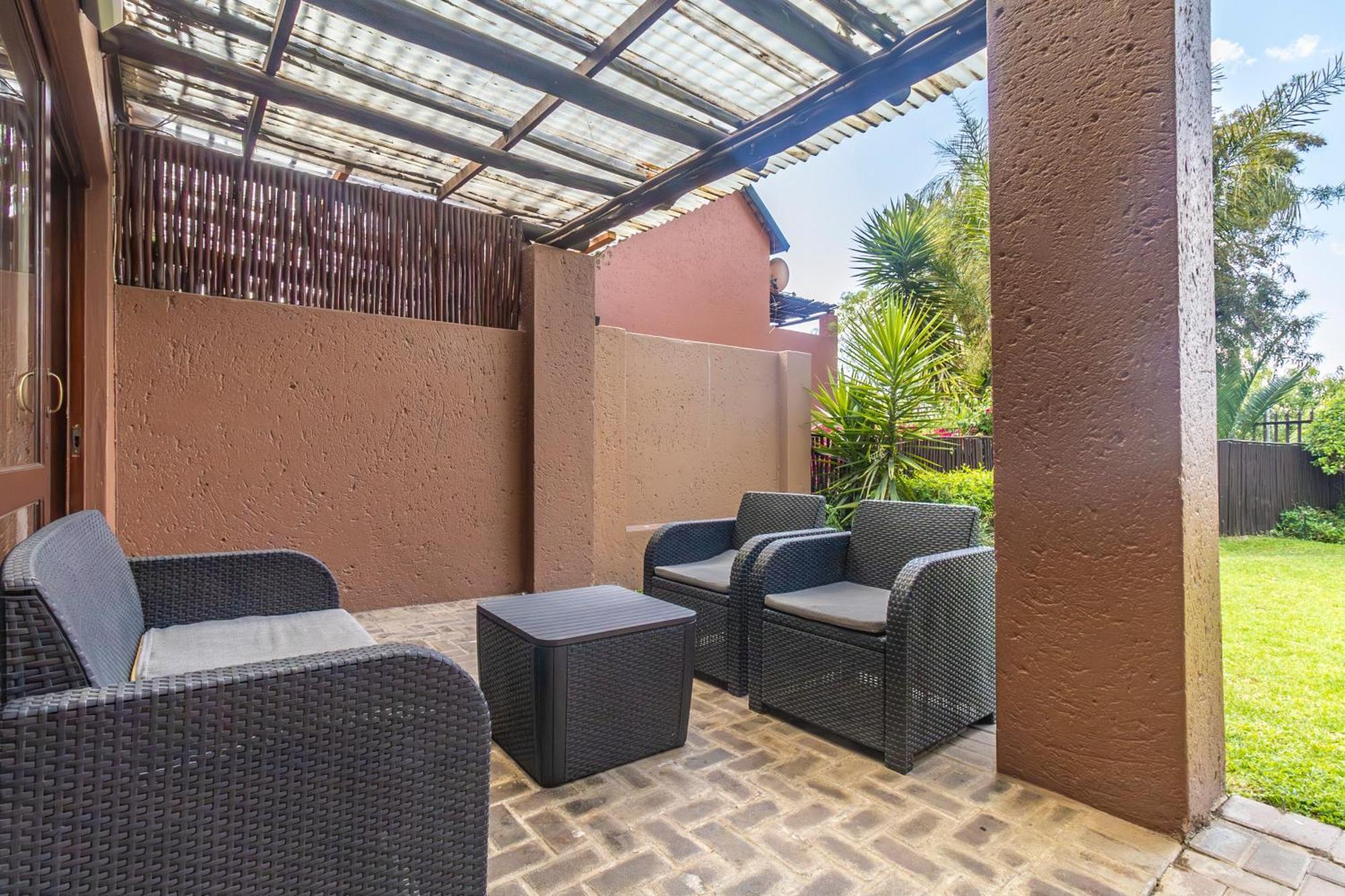 Apartment Exquisite 2 Bedroom Garden Townhouse In The Heart Of Fourways,sandton *