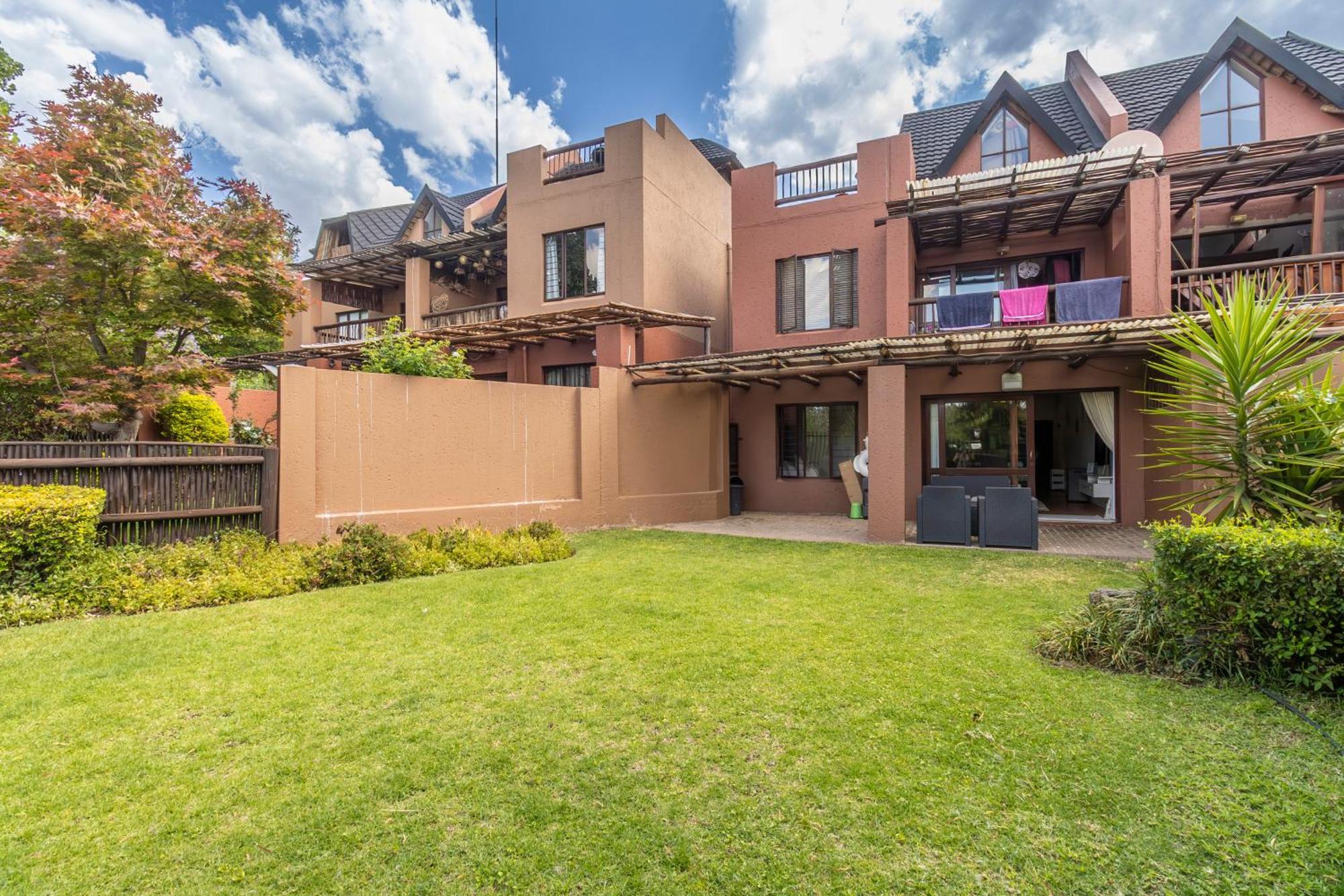 Exquisite 2 Bedroom Garden Townhouse In The Heart Of Fourways,sandton * Sandton