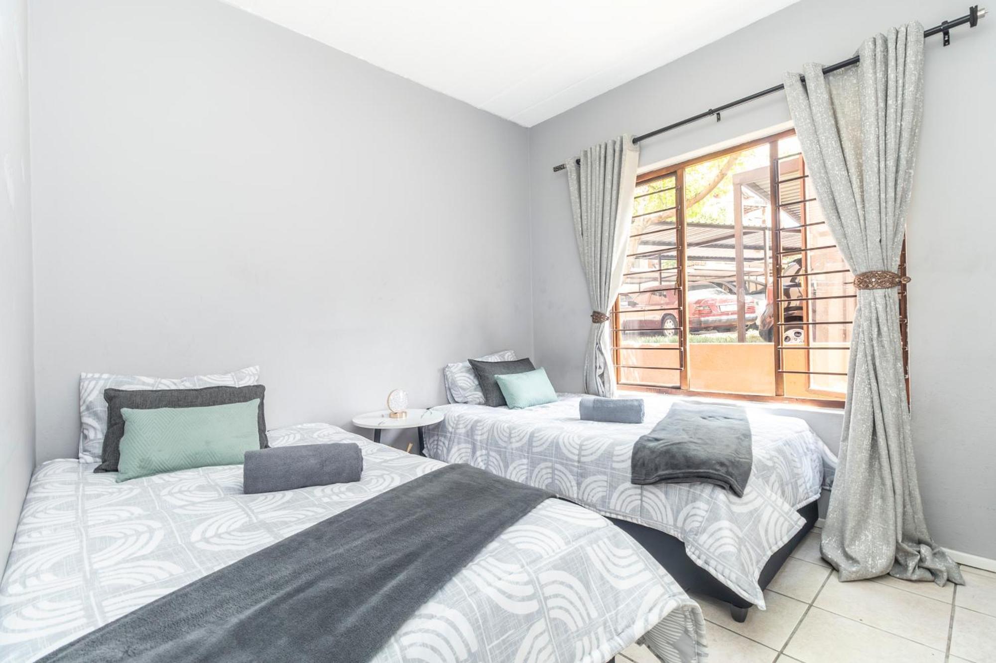 Apartment Exquisite 2 Bedroom Garden Townhouse In The Heart Of Fourways,sandton Sandton