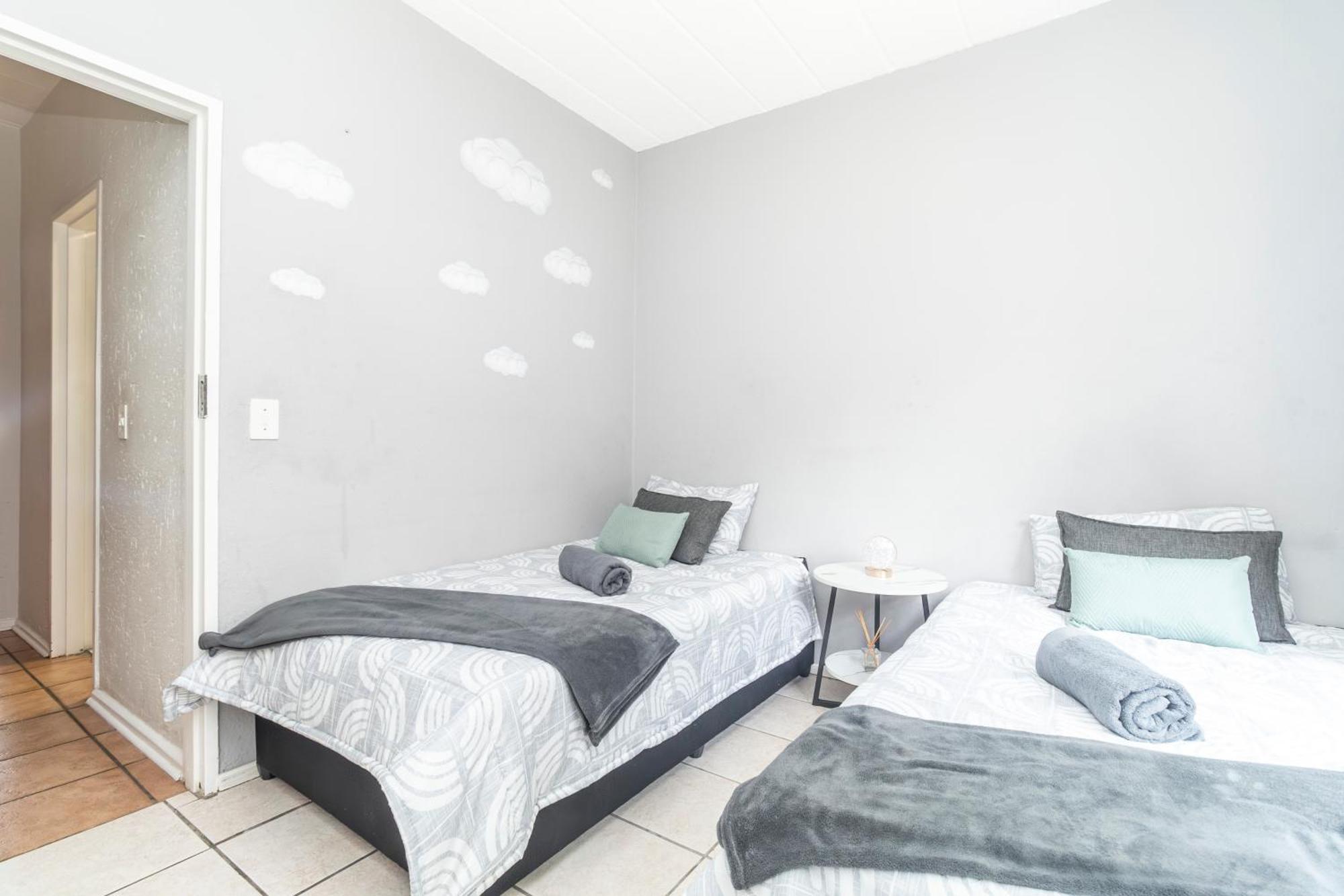 Exquisite 2 Bedroom Garden Townhouse In The Heart Of Fourways,sandton * Sandton