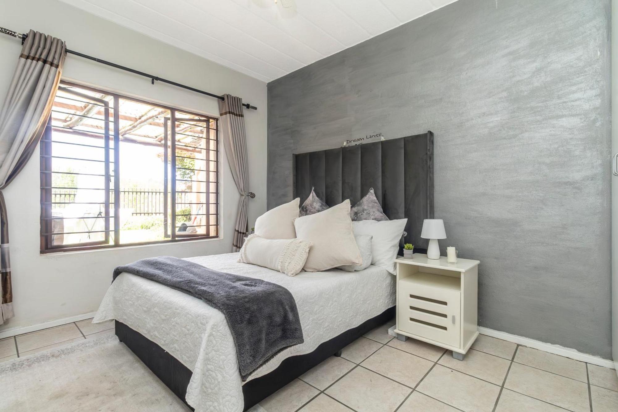 Exquisite 2 Bedroom Garden Townhouse In The Heart Of Fourways,sandton