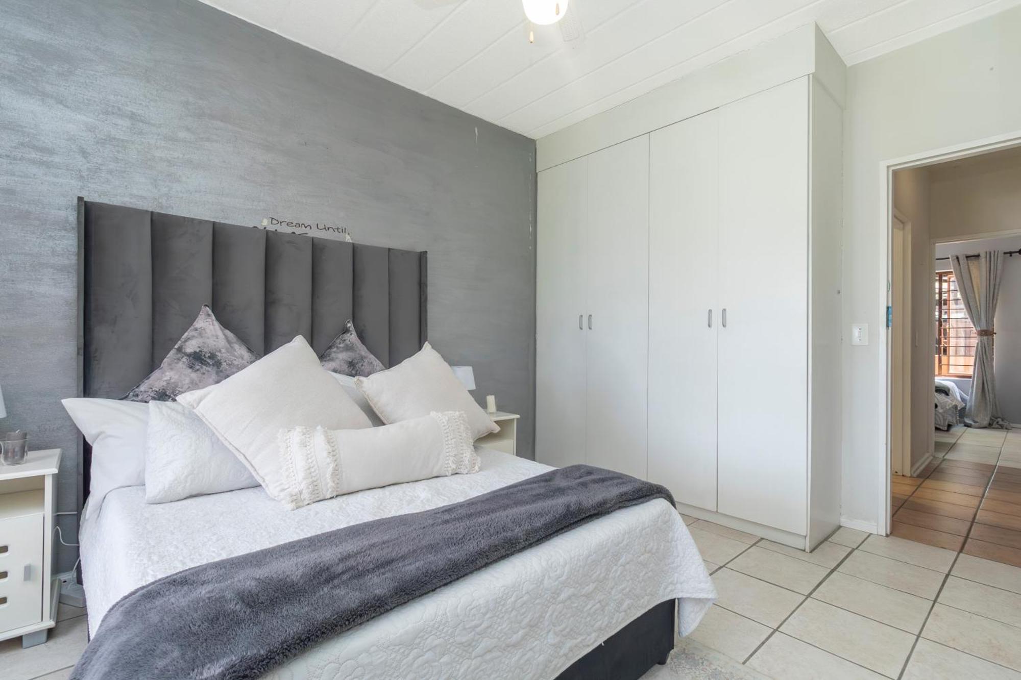 Apartment Exquisite 2 Bedroom Garden Townhouse In The Heart Of Fourways,sandton Sandton