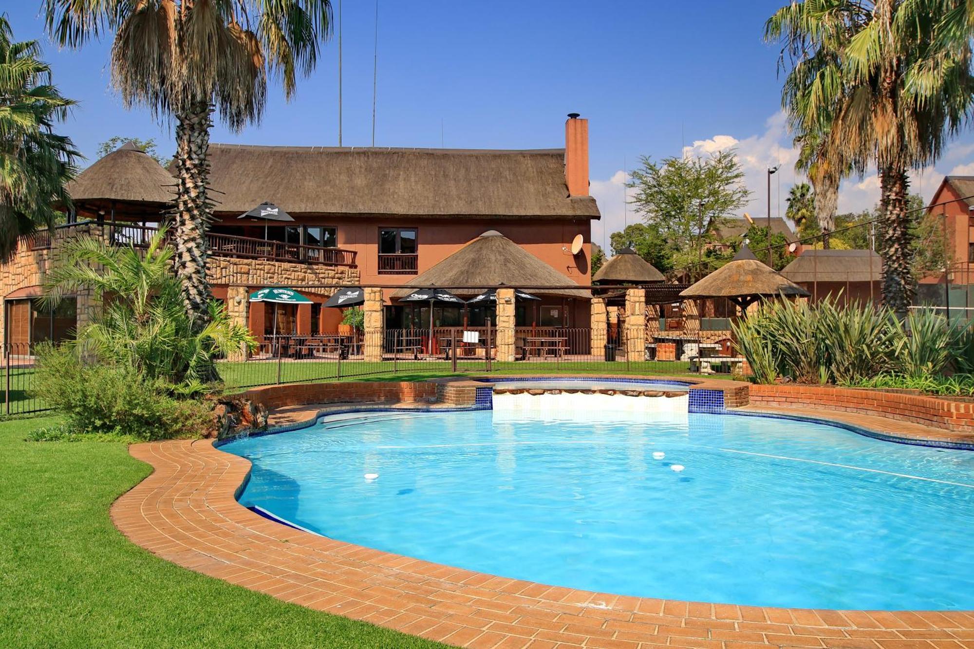 Exquisite 2 Bedroom Garden Townhouse In The Heart Of Fourways,sandton Apartment *