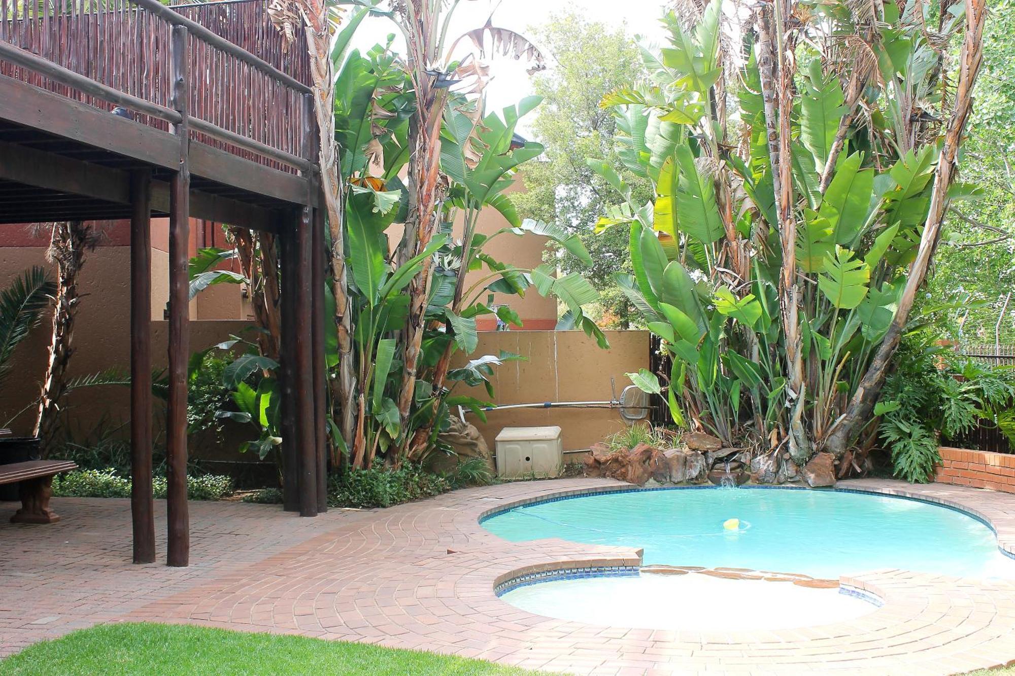 Apartment Exquisite 2 Bedroom Garden Townhouse In The Heart Of Fourways,sandton *