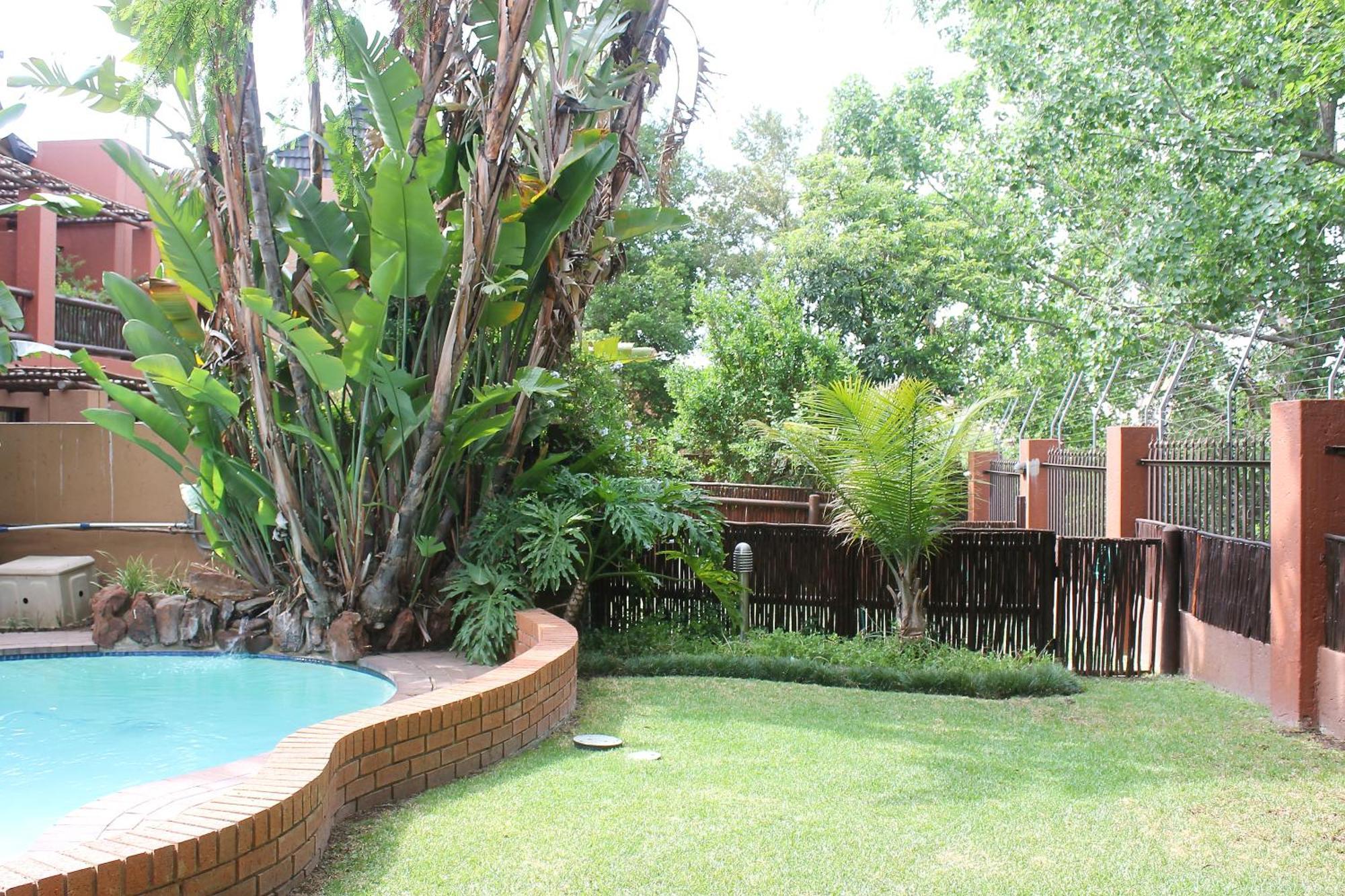 Apartment Exquisite 2 Bedroom Garden Townhouse In The Heart Of Fourways,sandton