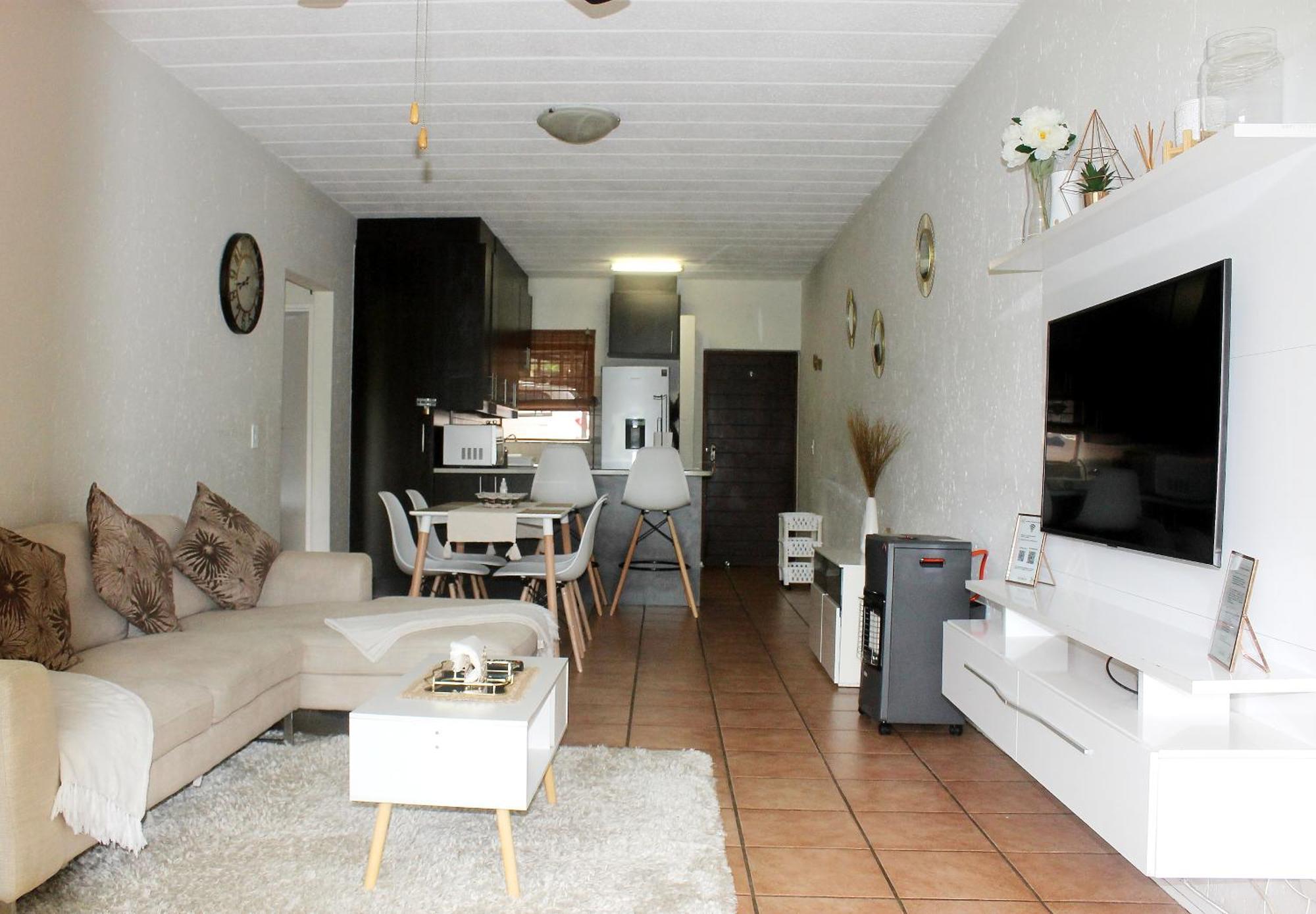 Apartment Exquisite 2 Bedroom Garden Townhouse In The Heart Of Fourways,sandton *